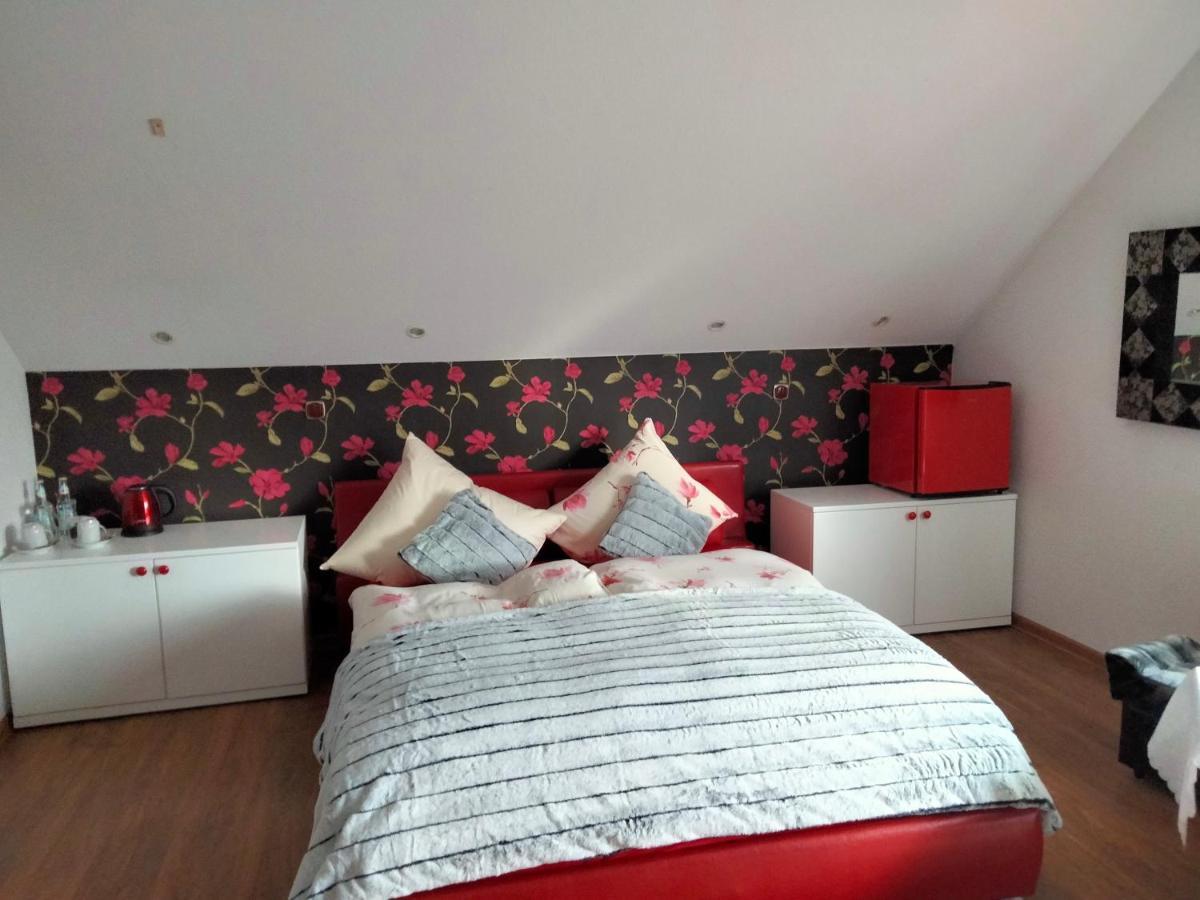 Pod Piramida Villa Lugniany Bagian luar foto
