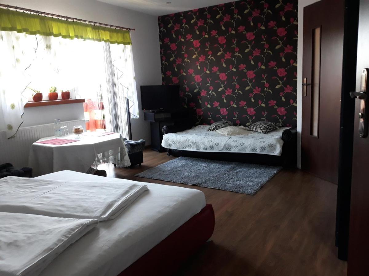 Pod Piramida Villa Lugniany Bagian luar foto